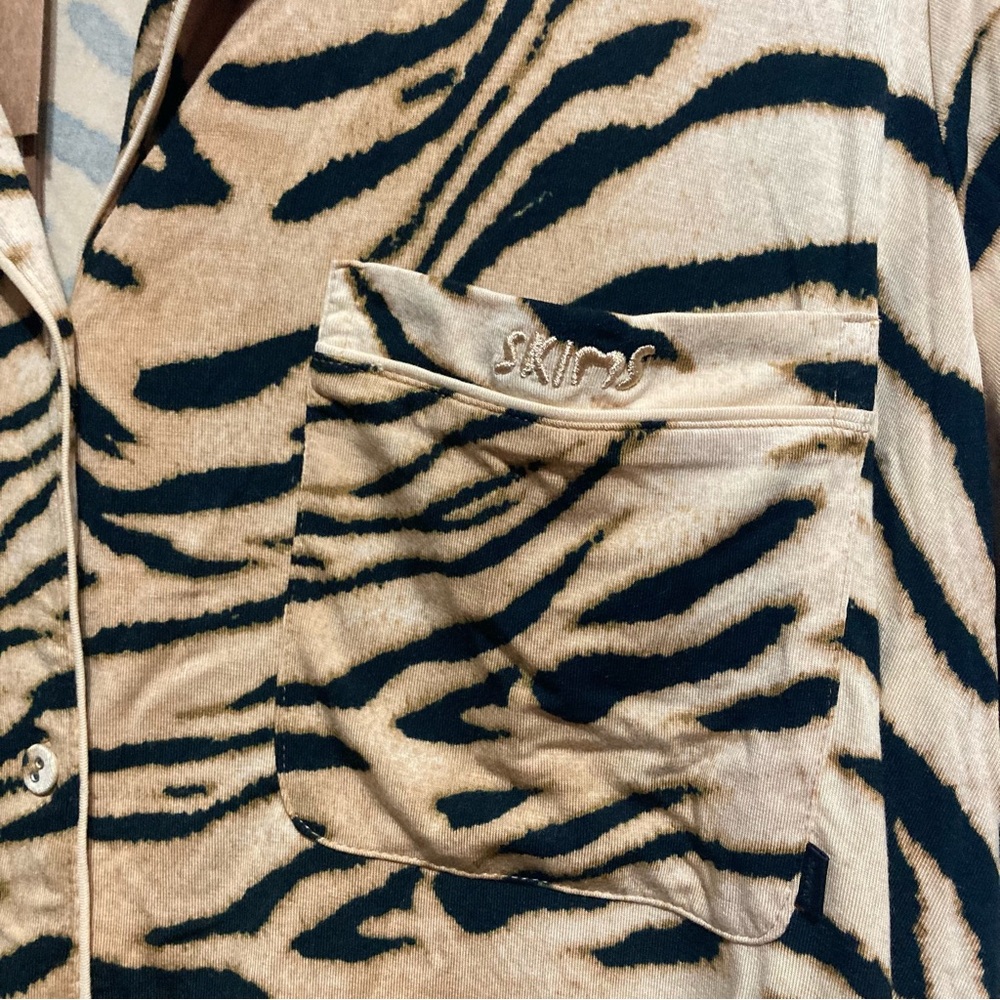 SKIMS Bronze Tiger Sleep Set 2X - Picture 3 of 7